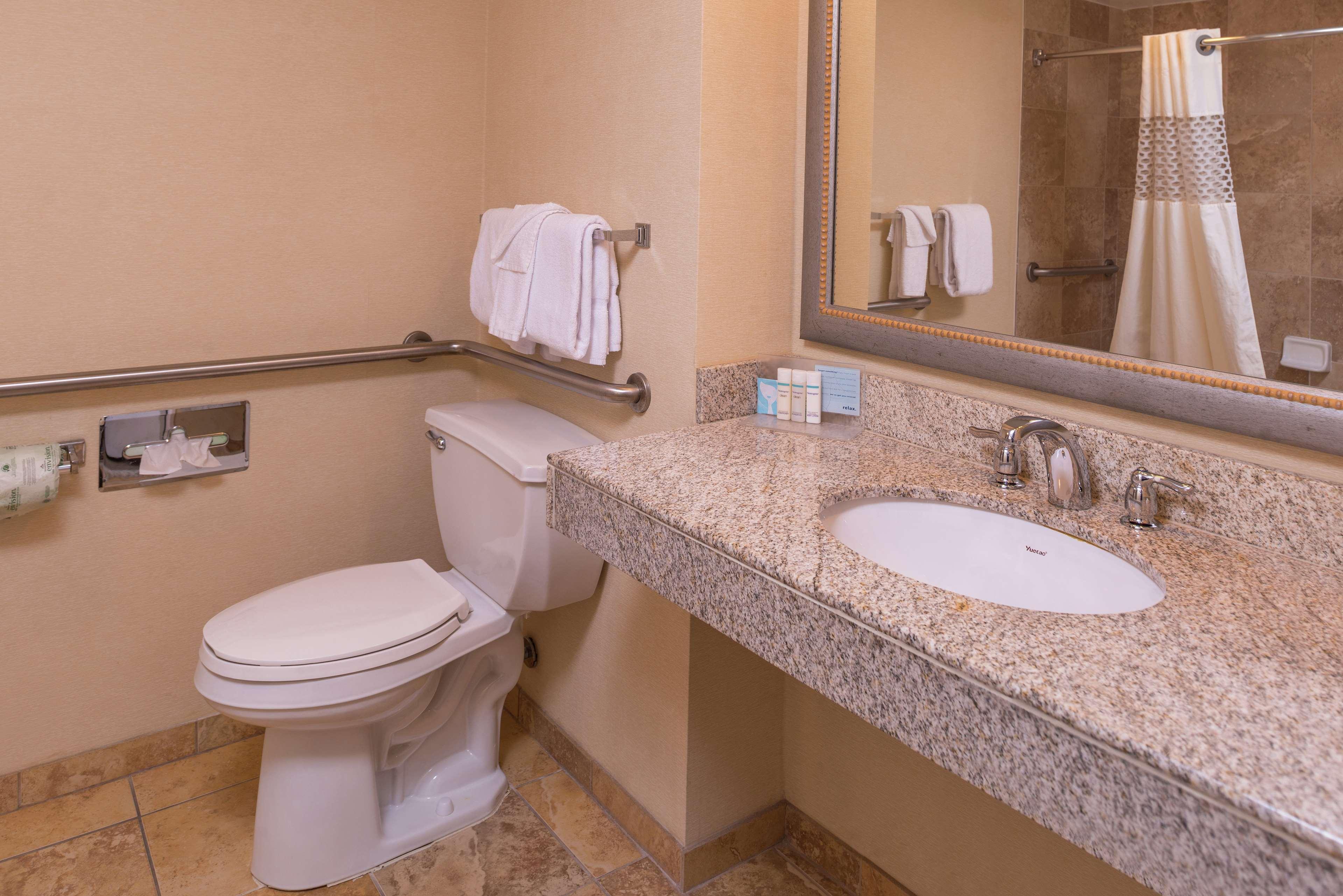 Hampton Inn & Suites Charlotte Arrowood Rd Bagian luar foto
