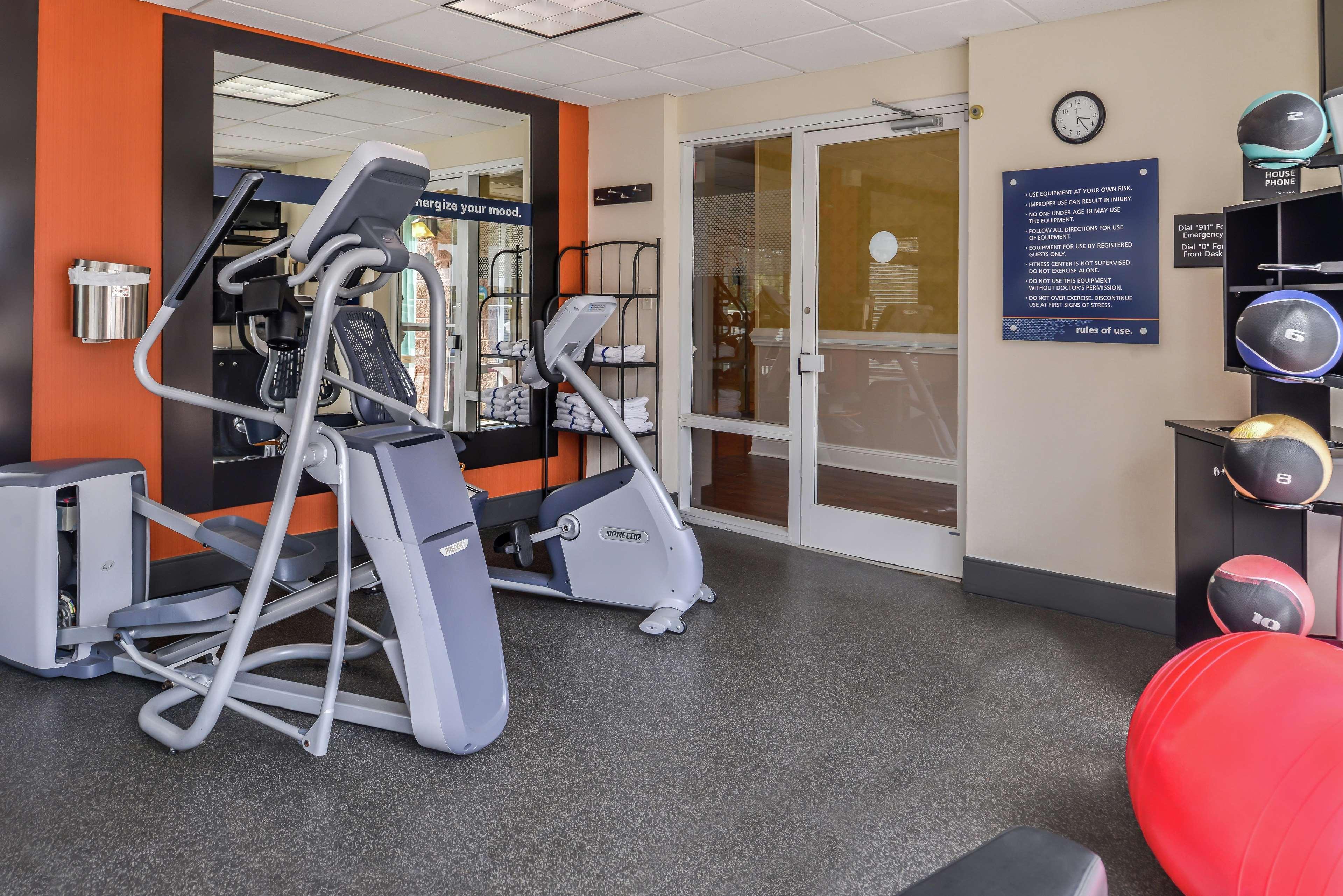 Hampton Inn & Suites Charlotte Arrowood Rd Bagian luar foto