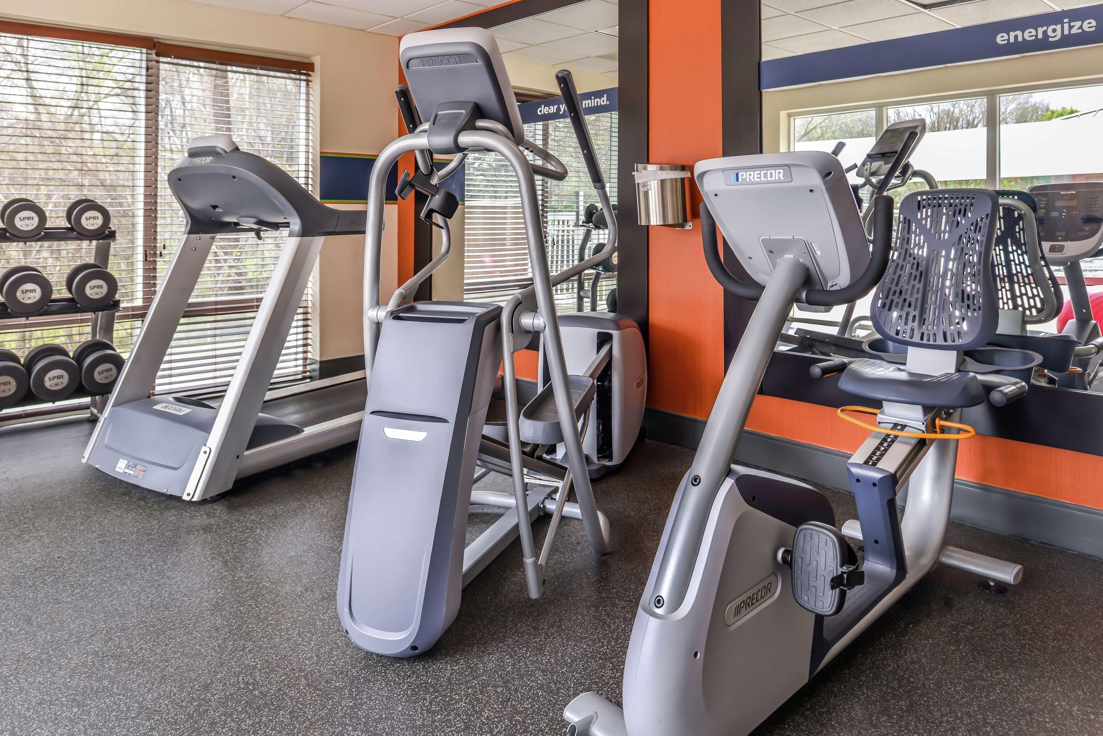 Hampton Inn & Suites Charlotte Arrowood Rd Bagian luar foto