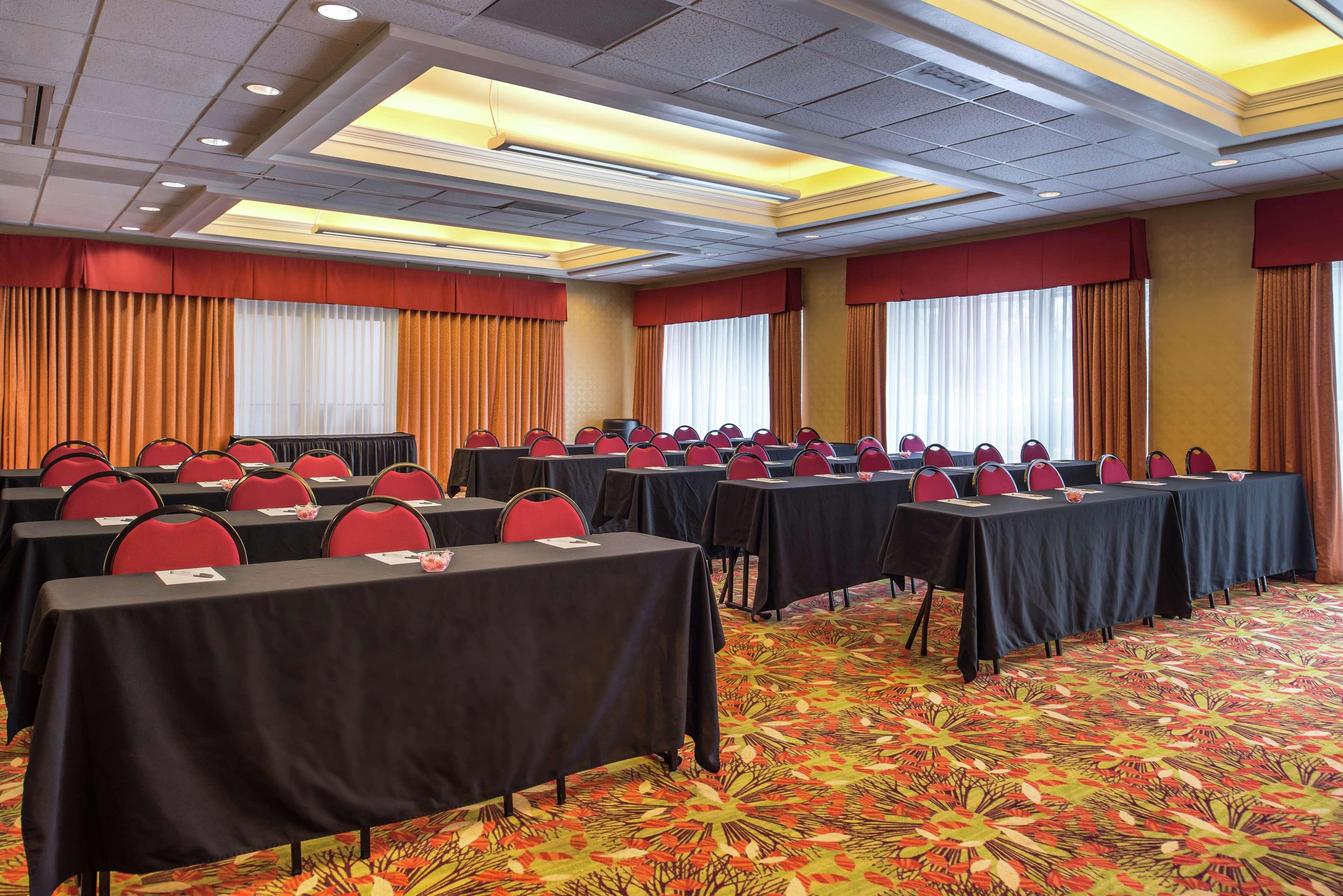 Hampton Inn & Suites Charlotte Arrowood Rd Bagian luar foto