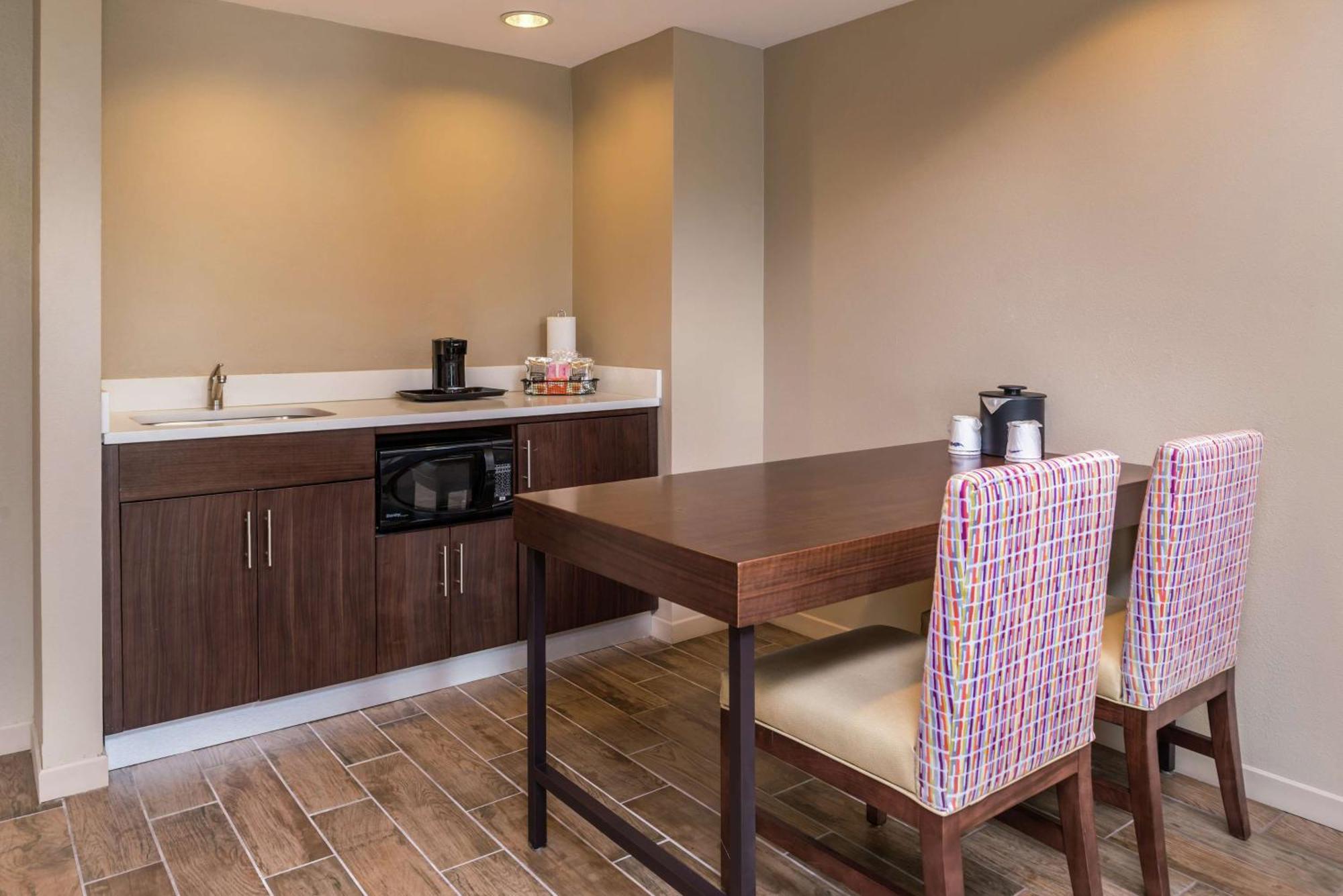 Hampton Inn & Suites Charlotte Arrowood Rd Bagian luar foto