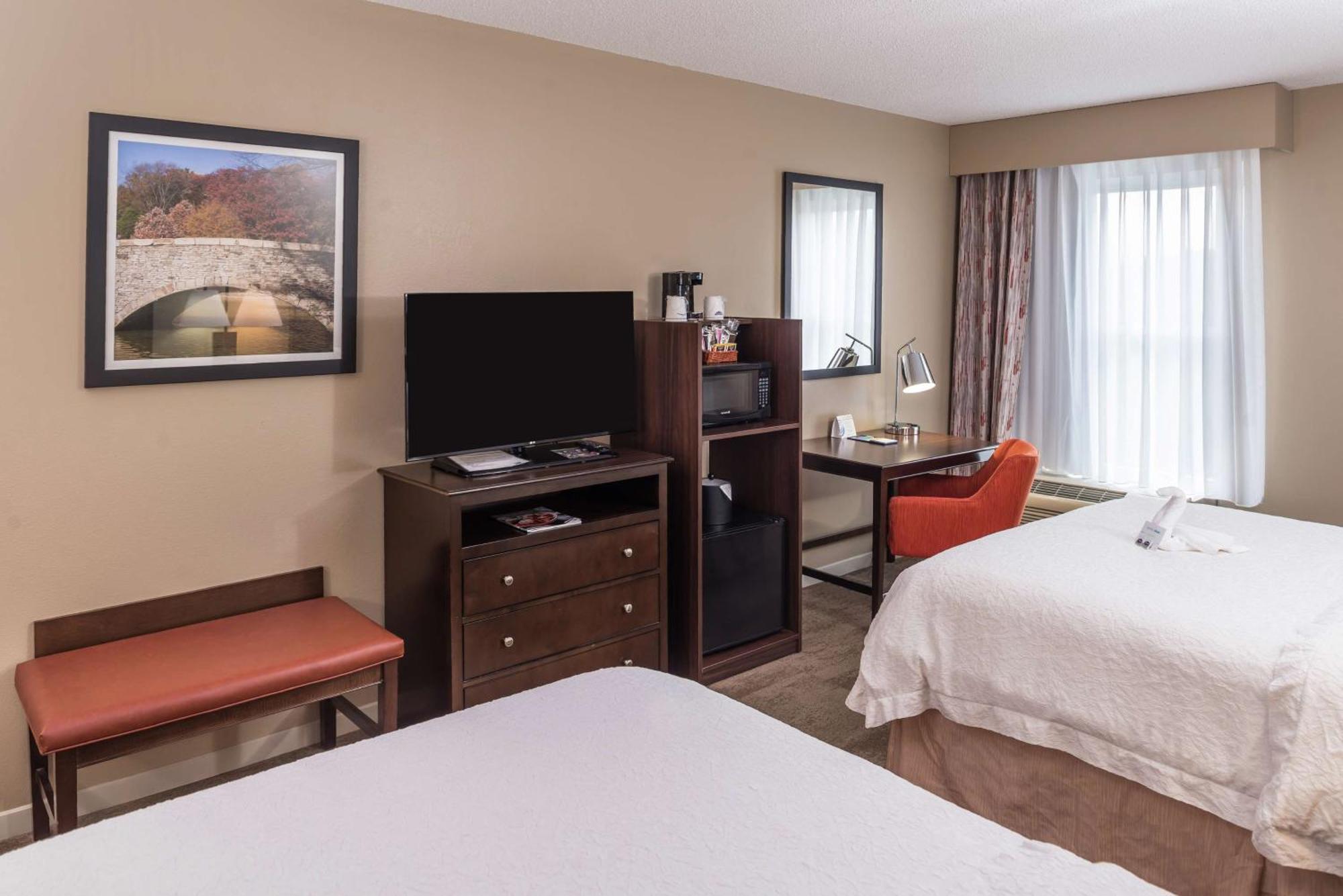 Hampton Inn & Suites Charlotte Arrowood Rd Bagian luar foto