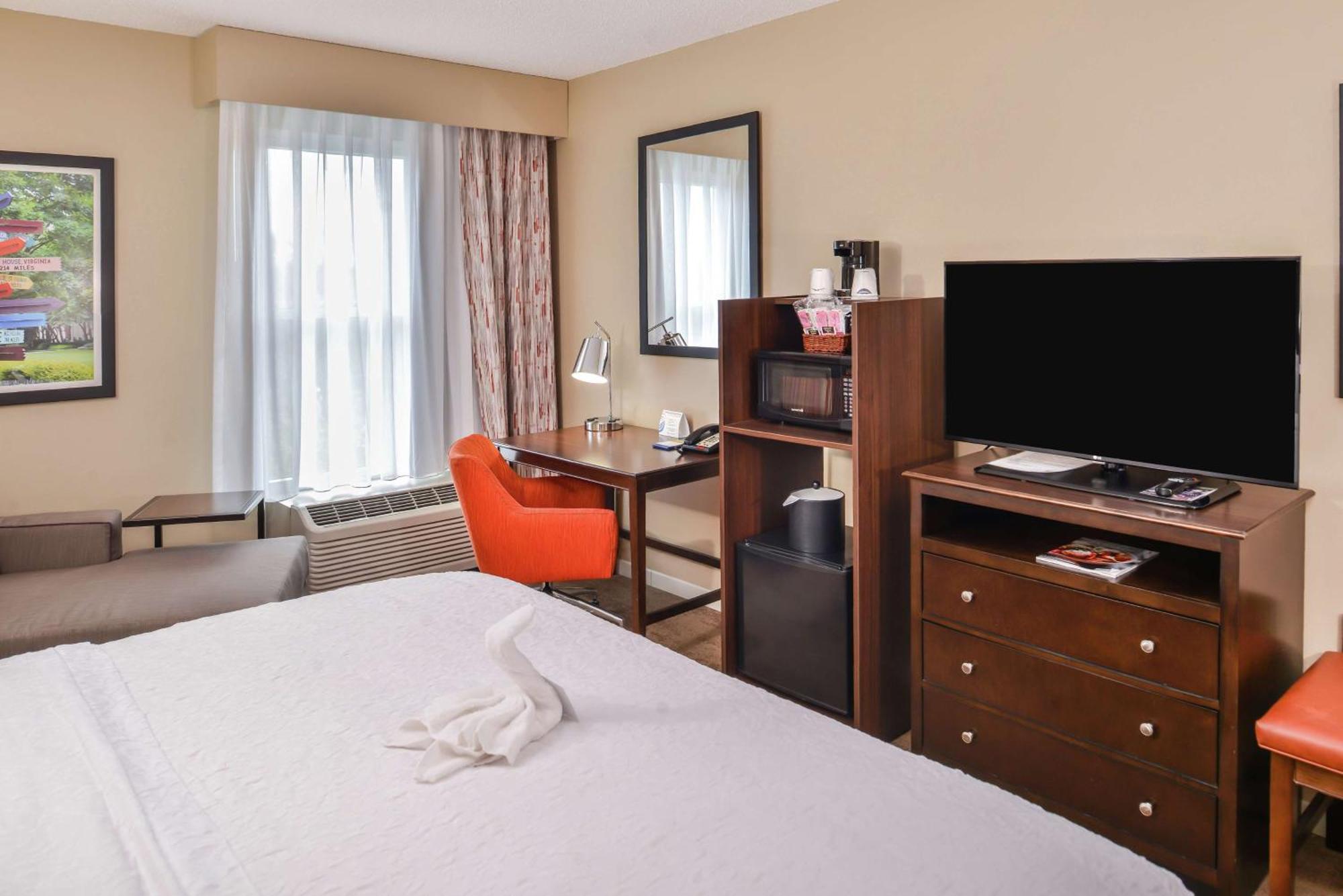 Hampton Inn & Suites Charlotte Arrowood Rd Bagian luar foto