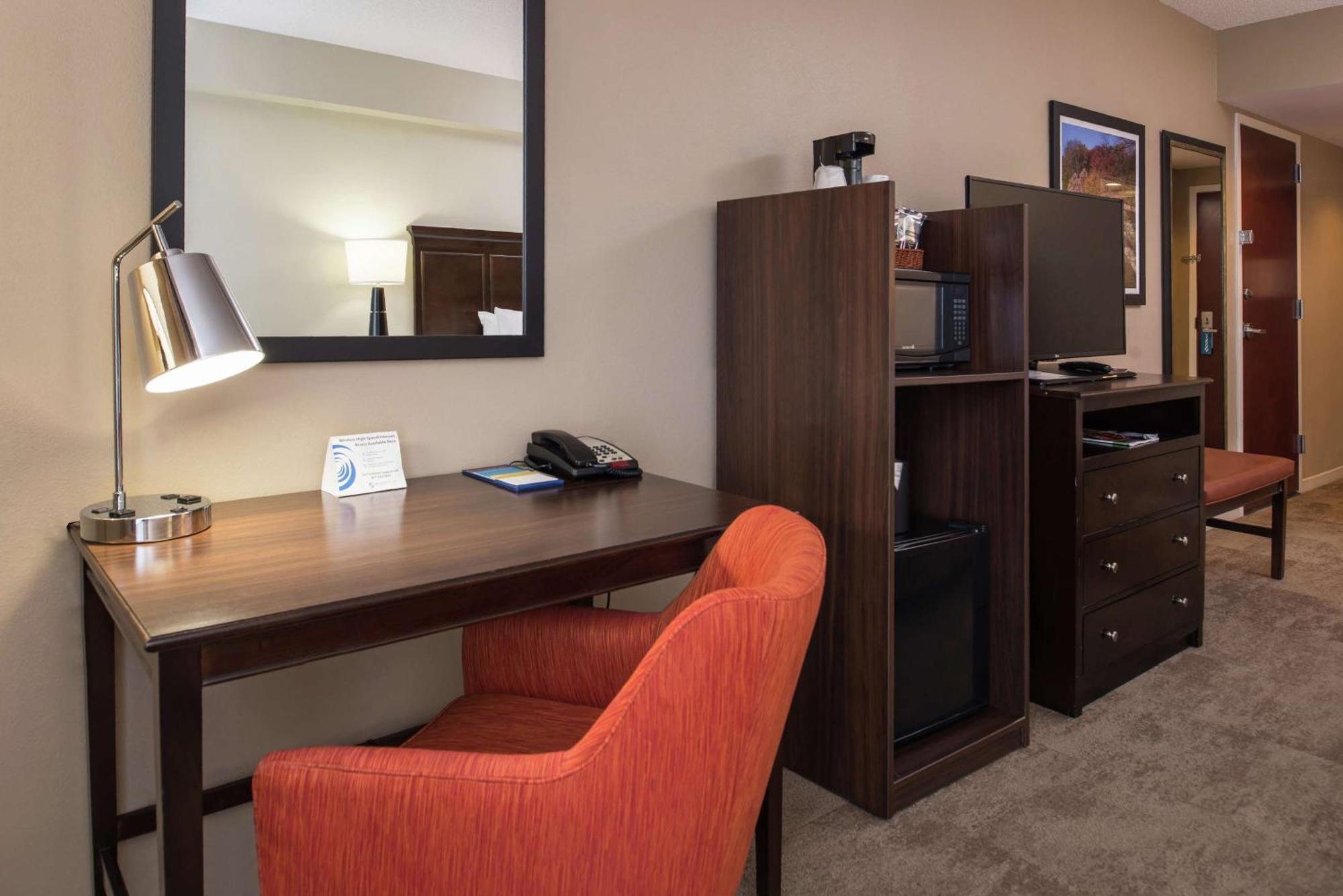 Hampton Inn & Suites Charlotte Arrowood Rd Bagian luar foto