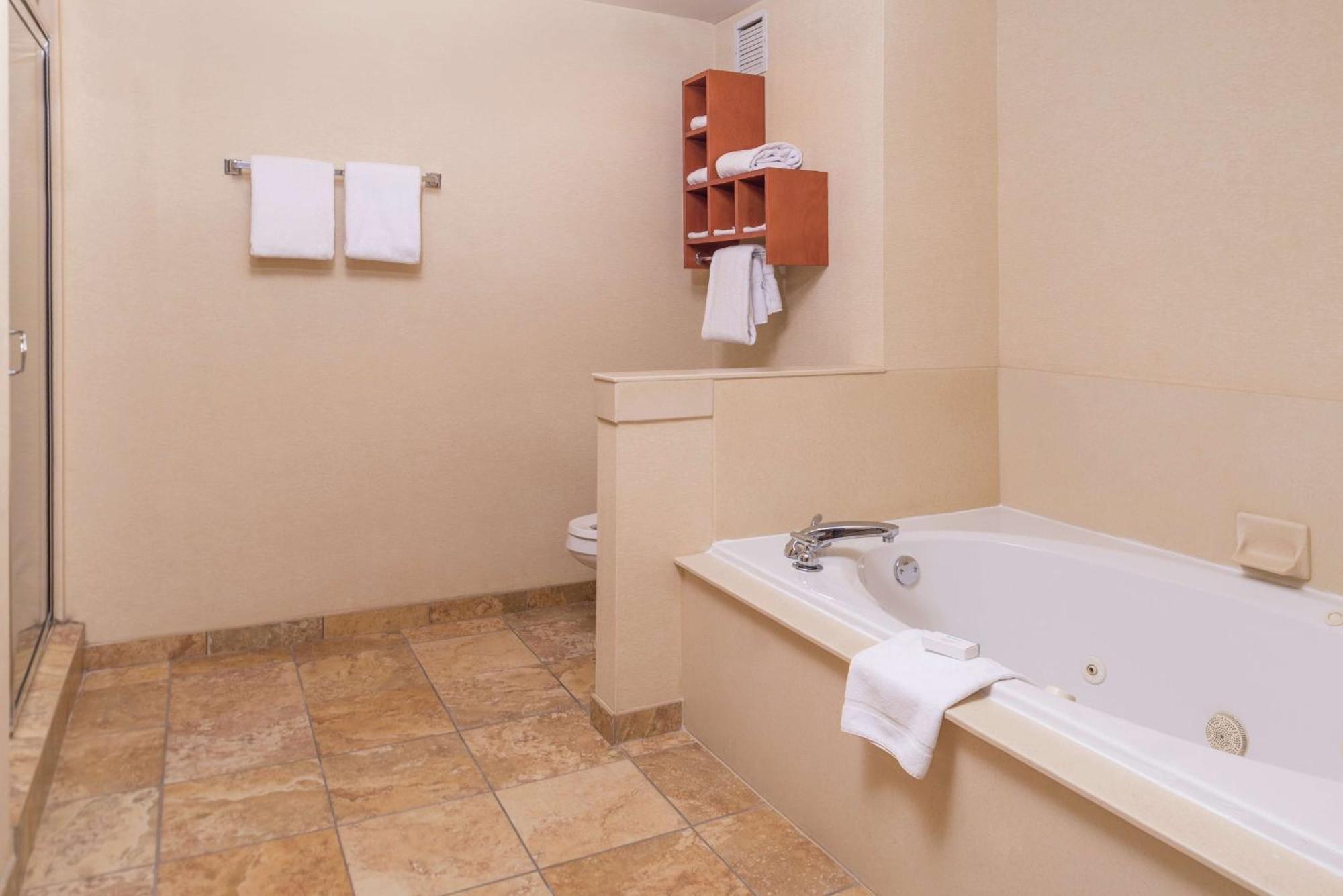 Hampton Inn & Suites Charlotte Arrowood Rd Bagian luar foto