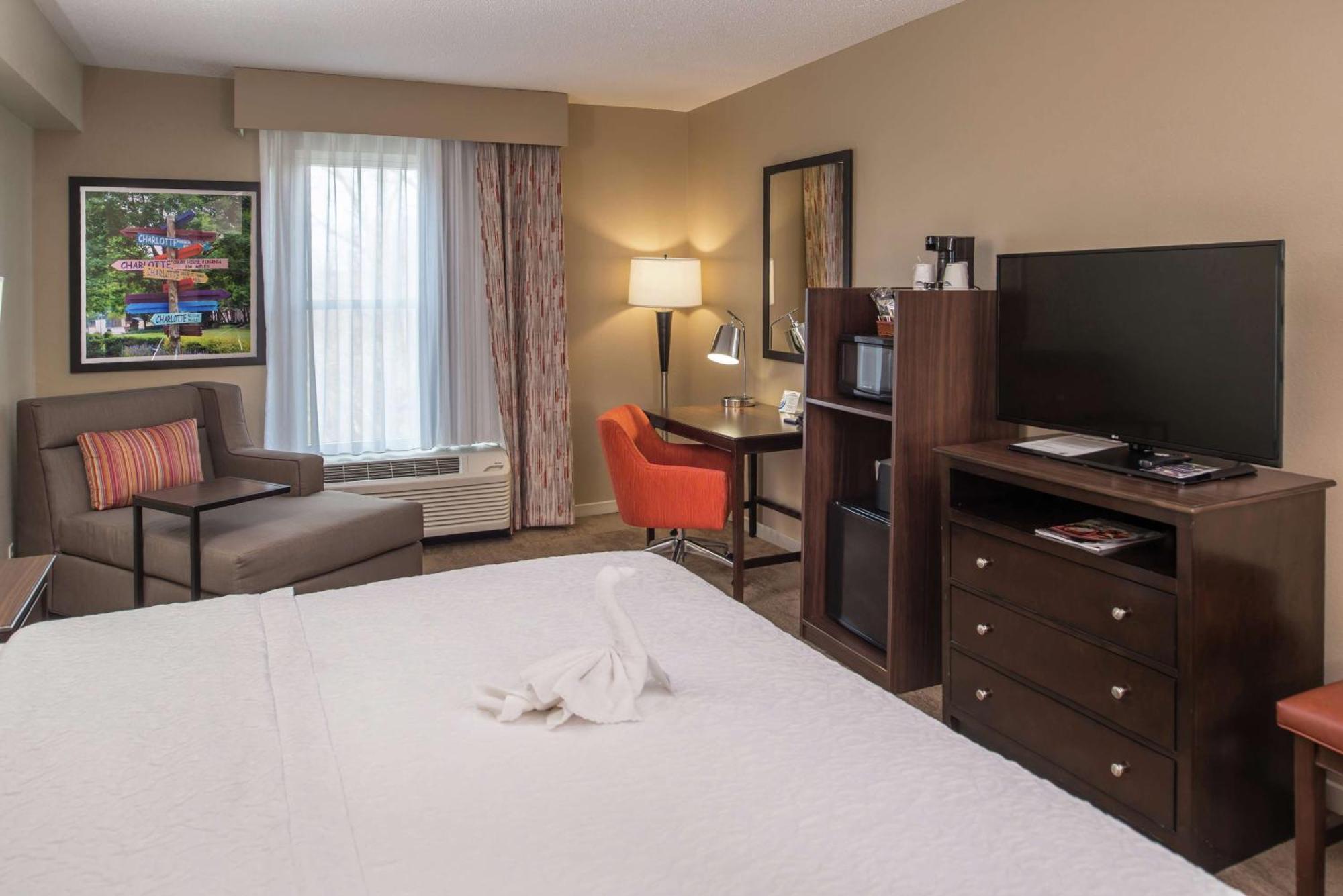 Hampton Inn & Suites Charlotte Arrowood Rd Bagian luar foto