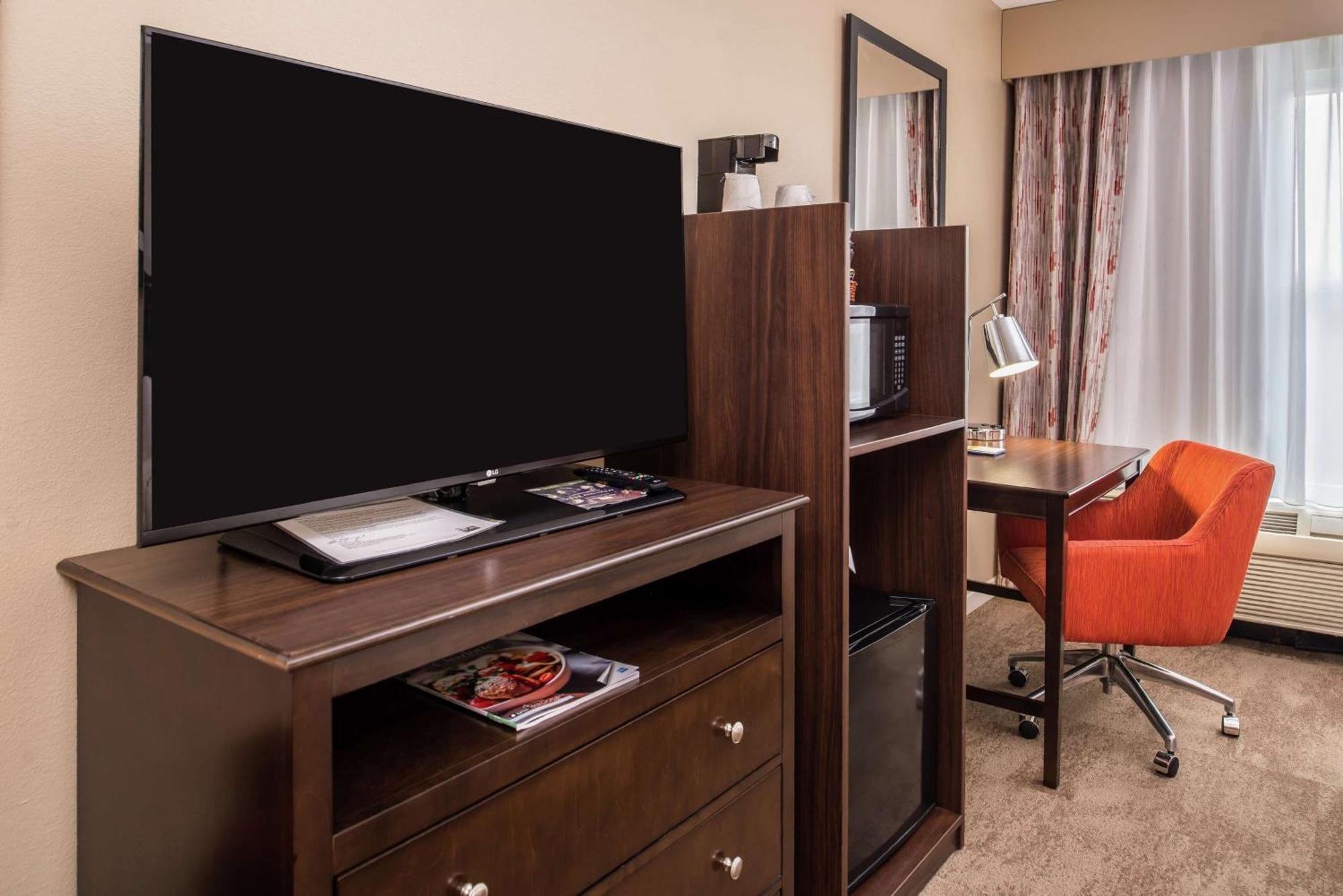 Hampton Inn & Suites Charlotte Arrowood Rd Bagian luar foto