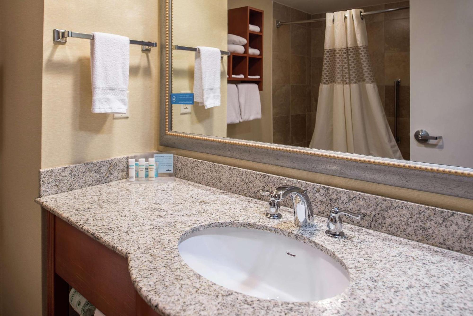 Hampton Inn & Suites Charlotte Arrowood Rd Bagian luar foto
