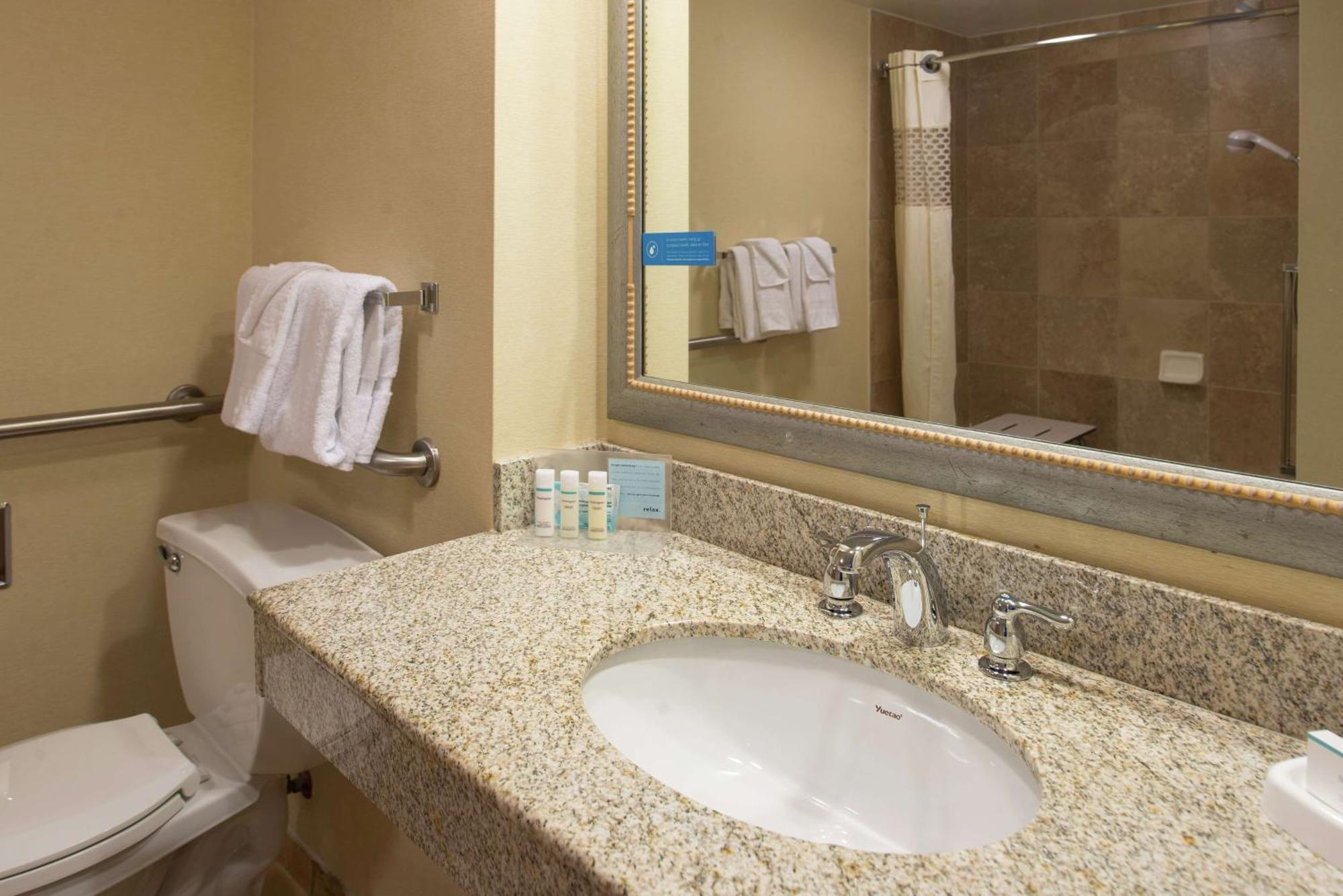 Hampton Inn & Suites Charlotte Arrowood Rd Bagian luar foto